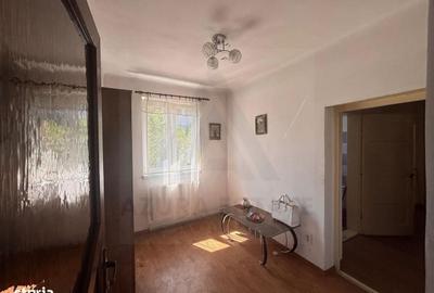 Casă cu 3 camere decomandat în Central