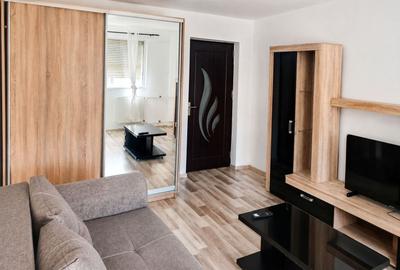 Apartament cu 2 camere semidecomandat, mobilat în Victoriei