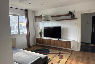 Apartament cu 2 camere semidecomandat, mobilat în Galata