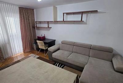 Apartament cu 3 camere decomandat în Exterior Vest