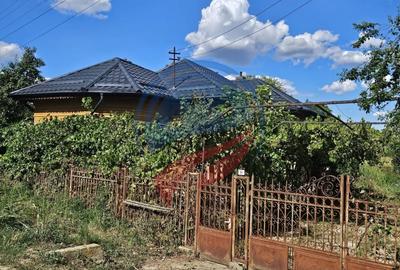 Casă individuală cu 4 camere cu Canalizare în Foișor