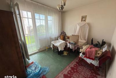 Apartament cu 3 camere semidecomandat în Andrei Mureșanu