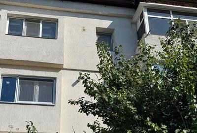 Apartament cu 2 camere decomandat în Vulturu