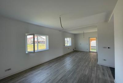 Casă individuală cu 5 camere cu Teren 600 Mp în Moșnița Nouă