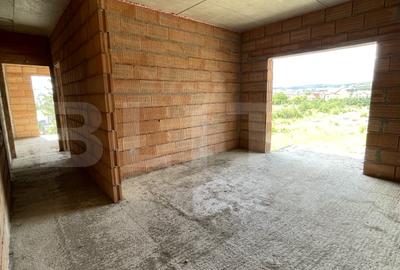 Apartament cu 3 camere decomandat în Calea Moldovei