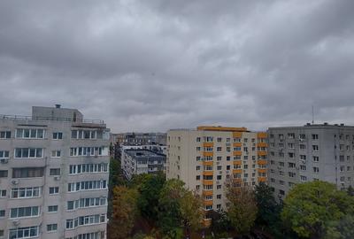 Apartament cu 3 camere semidecomandat în Dristor