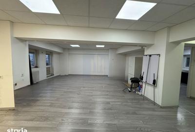Spațiu comercial, de 27 mp, în Centrul Civic - 3