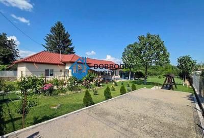 Casă cu 3 camere cu Teren 2000 Mp în Păcii