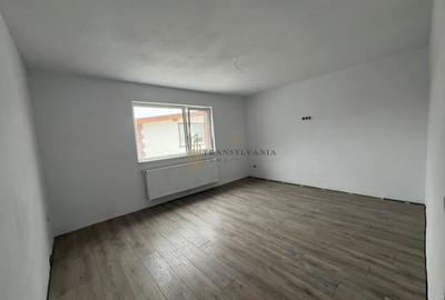 Apartament cu 3 camere decomandat în Turnișor - 1