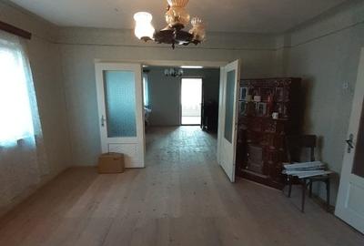 Casă individuală cu 4 camere cu Teren 998 Mp în Izvoarele - 8