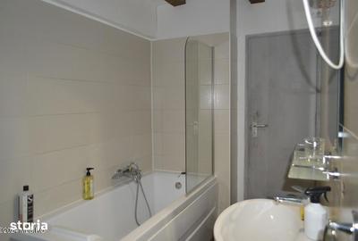 Casă cu 6 camere cu Canalizare în Central - 17