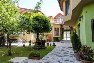 Casă individuală cu 10 camere cu Canalizare în Banu Mărăcine - 1