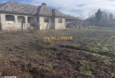 Casă cu 4 camere cu Teren 1550 Mp în Fulga - 1