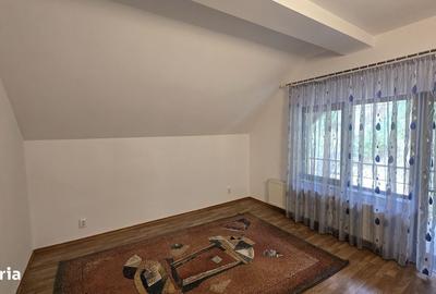 Casă cu 4 camere în Ștefănești