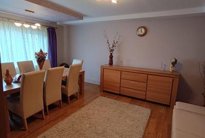 Apartament cu 4 camere decomandat în Republicii