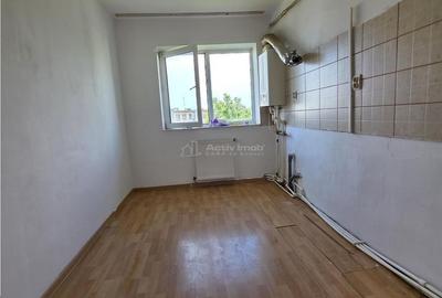 Apartament cu 3 camere decomandat în Obor