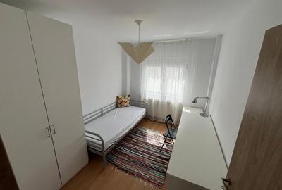 Apartament cu 4 camere decomandat, mobilat în Ștrand
