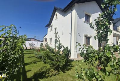 Casă cu 4 camere în Central