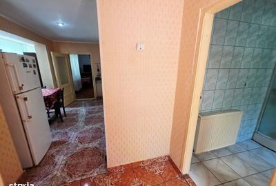 Casă cu 4 camere în Cantacuzino