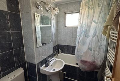Apartament cu 3 camere decomandat în Sud