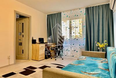 Apartament cu 3 camere semidecomandat în Șagului