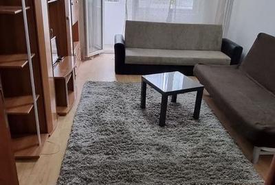 Apartament cu 2 camere semidecomandat, mobilat în Tei