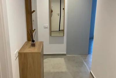 Garsonieră decomandată în Vest