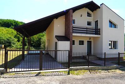 Casă cu 5 camere cu Teren 536 Mp în Exterior Nord