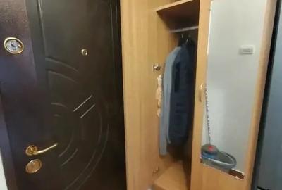 Garsonieră semidecomandată în Apărătorii Patriei
