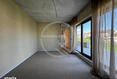 Apartament cu 3 camere semidecomandat în Borhanci
