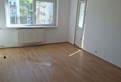 Apartament cu 3 camere decomandat în Rogerius