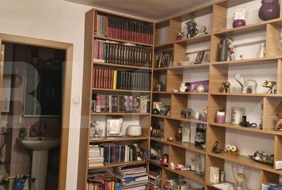 Apartament cu 3 camere decomandat, mobilat în Central
