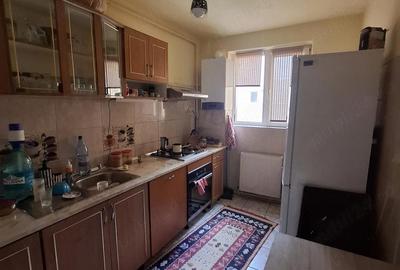 Apartament cu 4 camere semidecomandat în Tractorul - 7