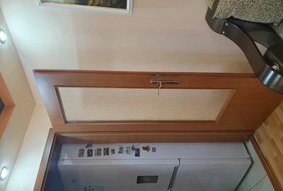 Apartament cu 2 camere semidecomandat în Craiovița Nouă