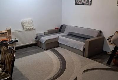 Apartament cu 3 camere semidecomandat, mobilat în Florești