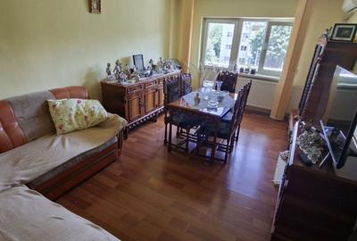 Apartament cu 3 camere decomandat în Aradului
