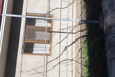 Casă cu 4 camere cu Teren 800 Mp în Central - 1