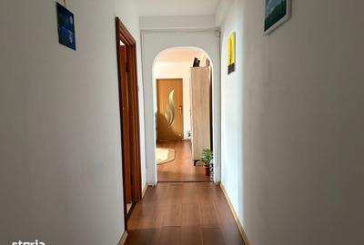 Apartament cu 3 camere semidecomandat, mobilat în Berceni - 1