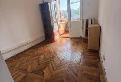 Garsonieră decomandată în Casa de Cultură