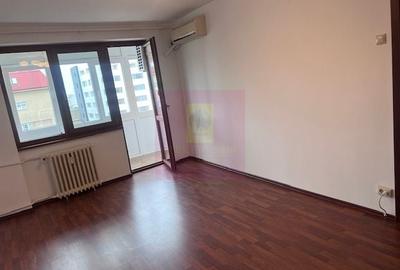Apartament cu 3 camere decomandat în 1 Mai