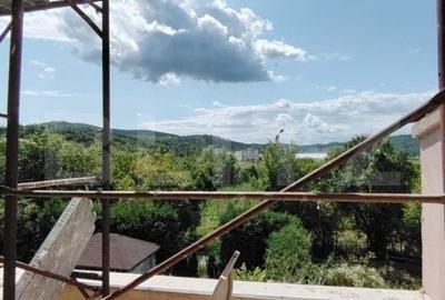 Casă cu 4 camere cu Teren 350 Mp în Central