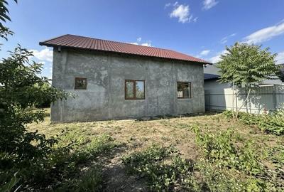 Casă cu 4 camere în Vânători