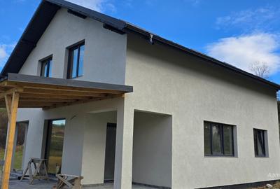 Casă cu 5 camere cu Teren 1000 Mp în Central