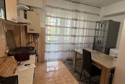 Apartament cu 3 camere decomandat în Exterior Vest