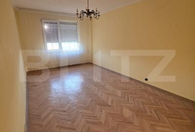 Apartament cu 3 camere decomandat, mobilat în Rogerius