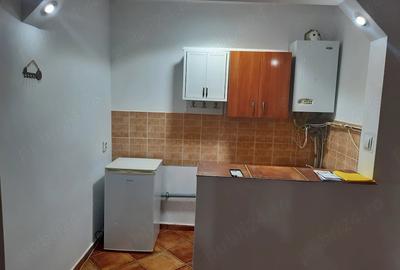 Garsonieră decomandată în Central