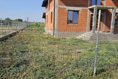 Casă cu 4 camere în Botiz