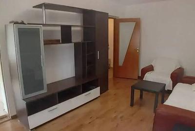 Apartament cu 3 camere decomandat, mobilat în Sălăjan