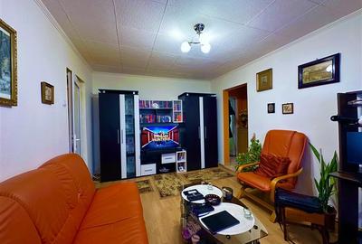 Apartament cu 3 camere semidecomandat în Aurel Vlaicu