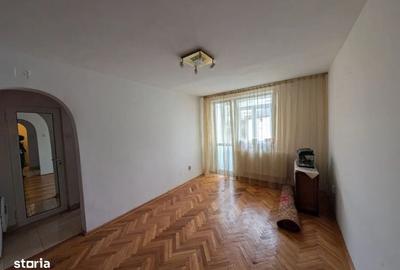 Apartament cu 3 camere în Dărmănești
